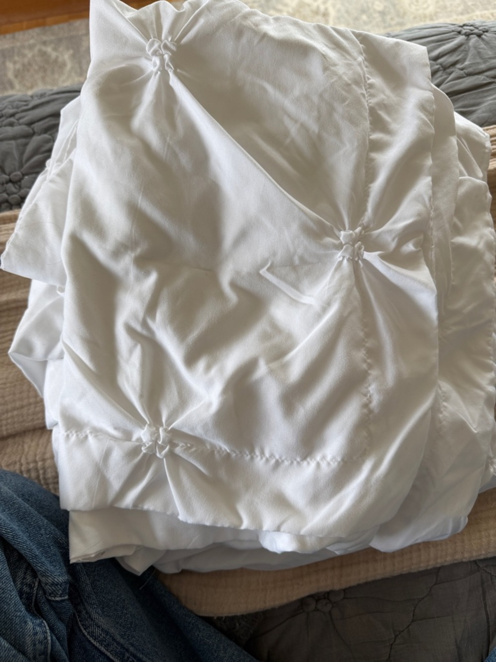 White Pintuck Tufted full/queen Duvet Cover and 2 shams- Crisp White
